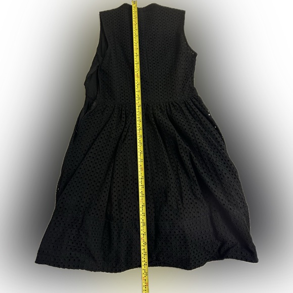 Excellent condition Banana Republic black fit and flare eyelet dress with liner. - Picture 8 of 9